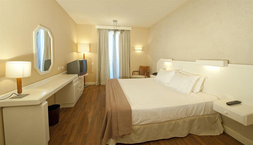 M.A. Hotel Sevilla Congresos Номер фото