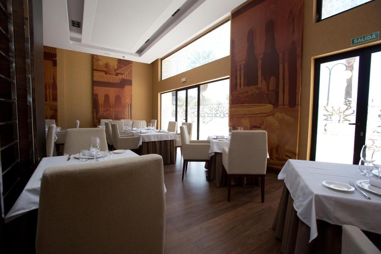 M.A. Hotel Sevilla Congresos Экстерьер фото