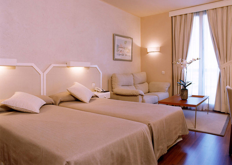 M.A. Hotel Sevilla Congresos Номер фото
